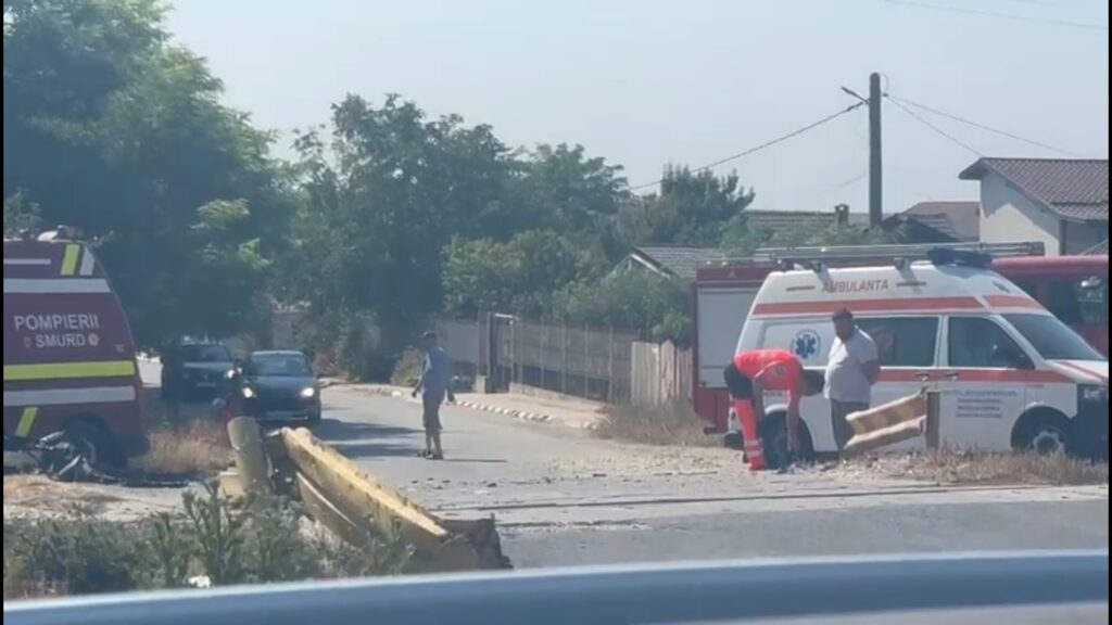 VIDEO O mașină a fost lovită de un tren în Tuzla/ Ce spune IPJ Constanța 2 VIDEO O mașină a fost lovită de un tren în Tuzla/ Ce spune IPJ Constanța tuzla