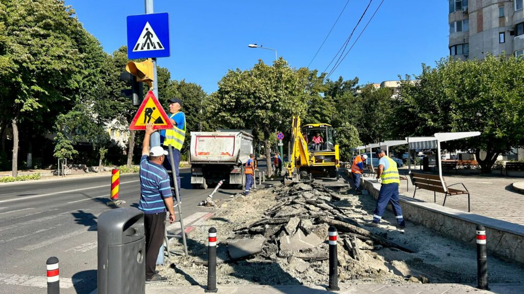 Restricții de trafic pe bulevardul Tomis: încep lucrările de reabilitare a trotuarelor și modernizare a iluminatului public 4 Restricții de trafic pe bulevardul Tomis: încep lucrările de reabilitare a trotuarelor și modernizare a iluminatului public 1 2 25