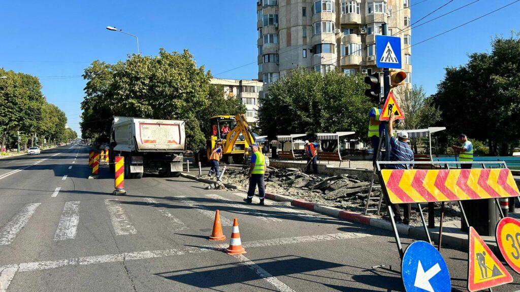 Restricții de trafic pe bulevardul Tomis: încep lucrările de reabilitare a trotuarelor și modernizare a iluminatului public 2 Restricții de trafic pe bulevardul Tomis: încep lucrările de reabilitare a trotuarelor și modernizare a iluminatului public 1 5 8