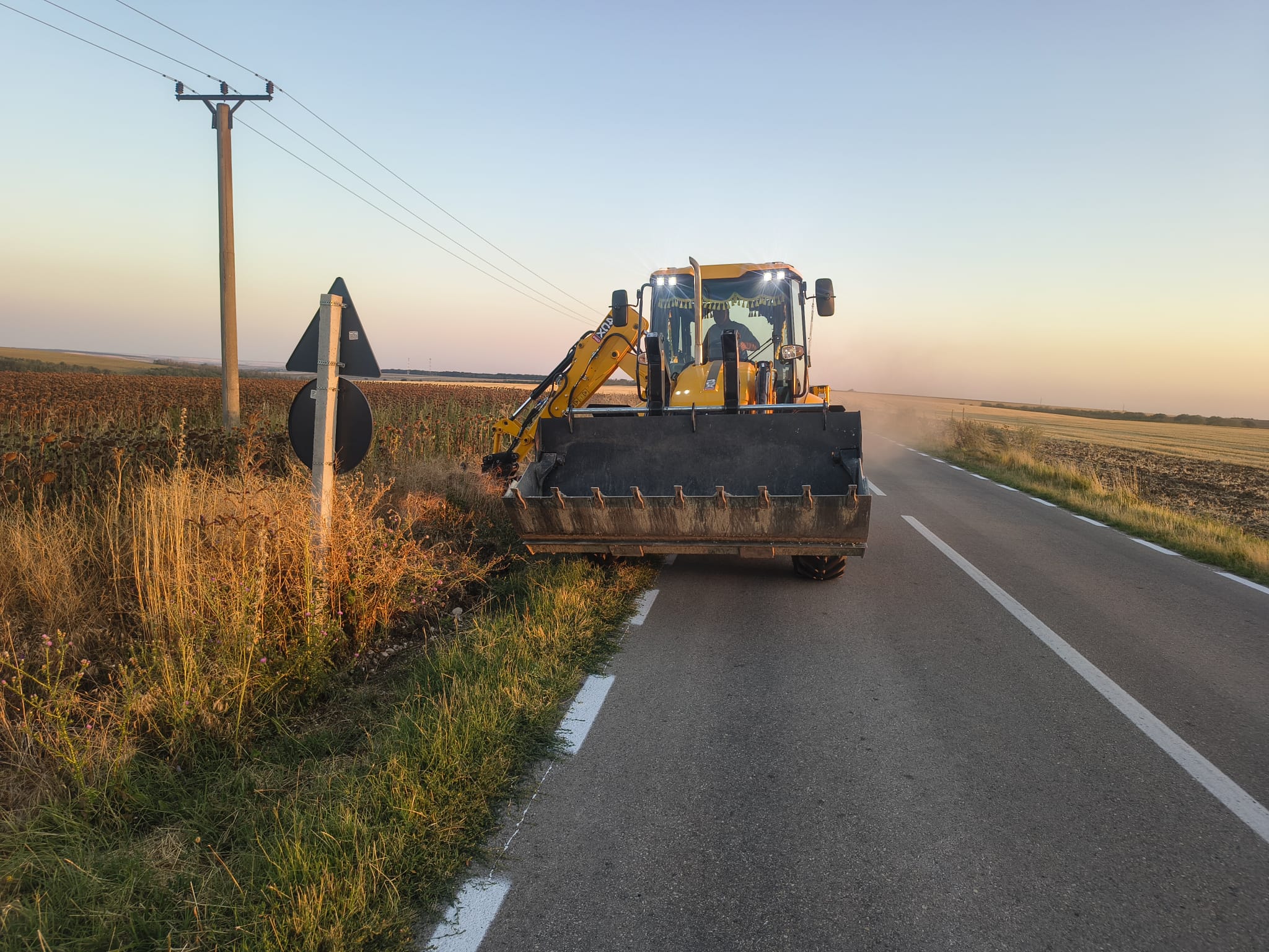FOTO Drumuri Județene: Cosire a vegetației pe DJ 391 Biruința și DJ 391A pentru drumuri mai sigure 530895760 692061620549668 6807377892597807125 n