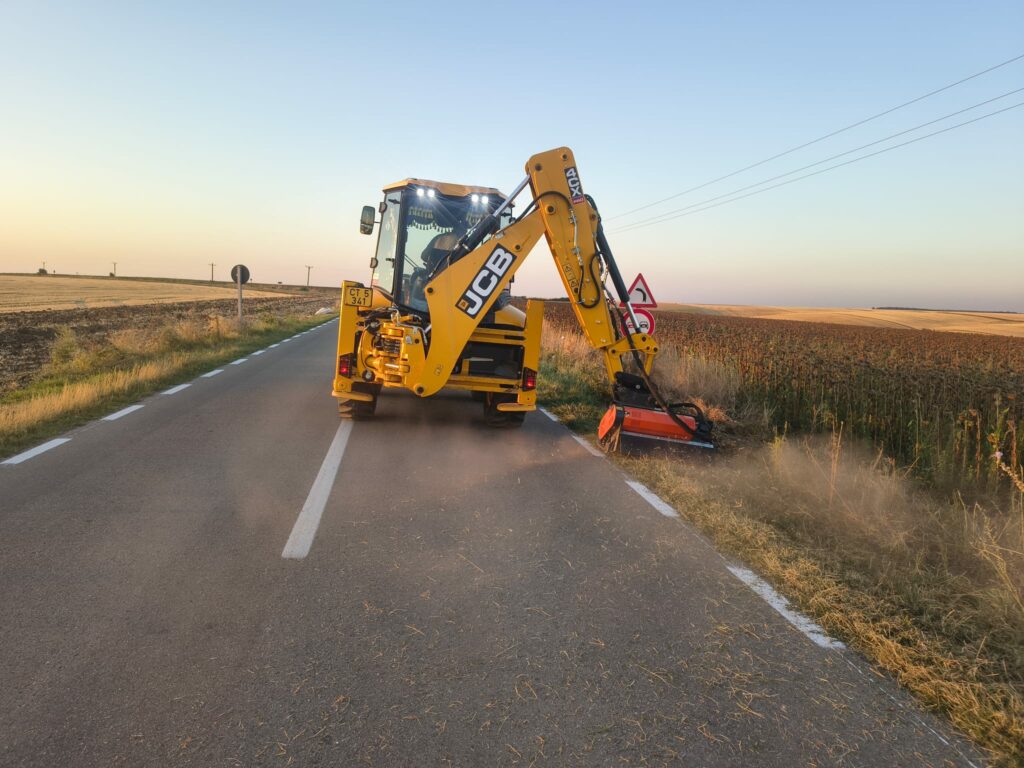 FOTO Drumuri Județene: Cosire a vegetației pe DJ 391 Biruința și DJ 391A pentru drumuri mai sigure 531227253 692061623883001 5084353585375622420 n