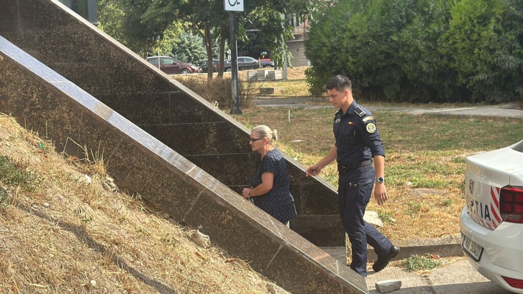 UPDATE VIDEO Magistrații au decis: Executorul și consilierul AUR rămân în arest preventiv/ Instanța a admis cererea DIICOT pentru toți arestații din „Fabrica de Moșteniri” 11 UPDATE VIDEO Magistrații au decis: Executorul și consilierul AUR rămân în arest preventiv/ Instanța a admis cererea DIICOT pentru toți arestații din „Fabrica de Moșteniri” 6b6342ba 6c25 44f8 a067 d41c208e7f6c 1