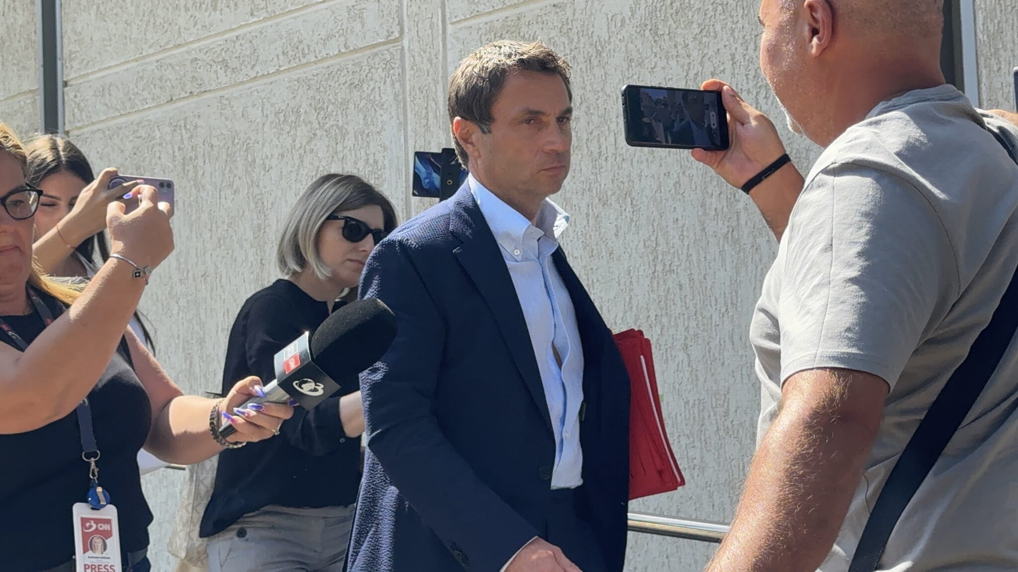 VIDEO Îi este teamă lui Radu Cristian de soluția Curții de Apel Constanța? Edilul Mangaliei a cerut amânare/DNA Constanța cere AREST pentru acuzații grave: 645.000 de euro mită, terenuri și haine de lux IMG 0346
