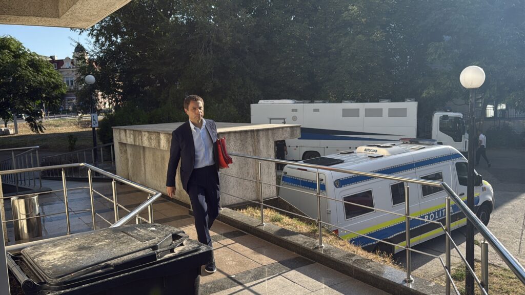 FOTO VIDEO Curtea de Apel decide AZI SOARTA primarului din Mangalia, Radu Cristian/ DNA Constanța cere AREST pentru acuzații grave: 645.000 de euro mită, terenuri și haine de lux IMG 5348 1