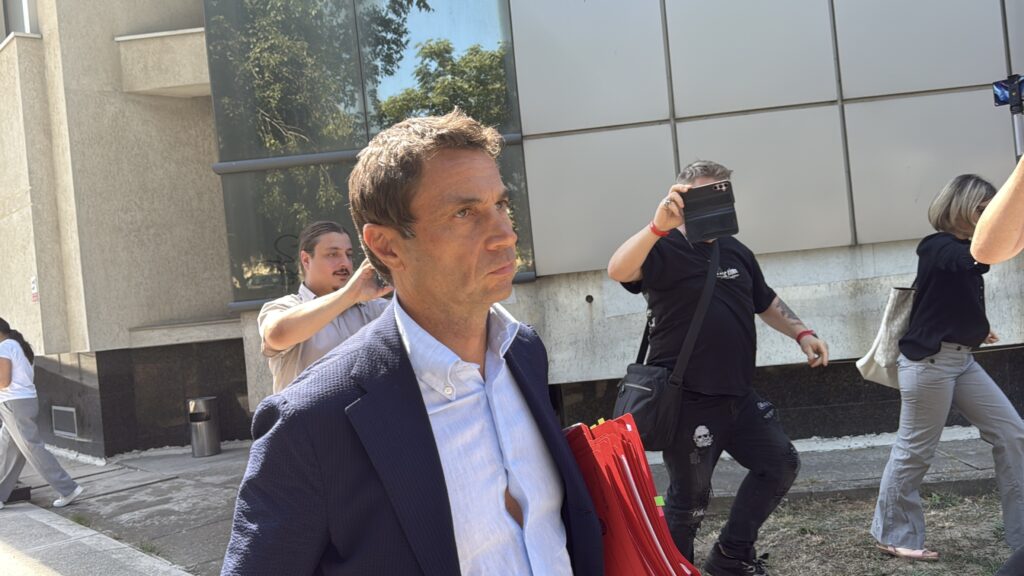 FOTO VIDEO Curtea de Apel decide AZI SOARTA primarului din Mangalia, Radu Cristian/ DNA Constanța cere AREST pentru acuzații grave: 645.000 de euro mită, terenuri și haine de lux 2 VIDEO Îi este teamă lui Radu Cristian de soluția Curții de Apel Constanța? Edilul Mangaliei a cerut amânare/DNA Constanța cere AREST pentru acuzații grave: 645.000 de euro mită, terenuri și haine de lux IMG 5559