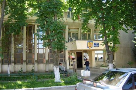 Parchetul Judecătoriei Făurei: Doi bărbați arestați pentru un furt de 300.000 lei dintr-o locuință din Bordei Verde Mita de 1000 de euro la Judecatoria Faurei