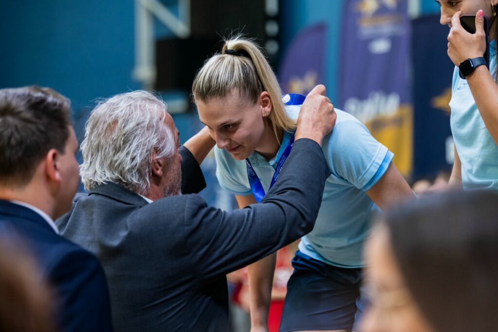 FOTO Echipa UOC, pe podiumul european! Medalie de bronz la Campionatul Universitar de Volei Feminin 2025 4 FOTO Echipa UOC, pe podiumul european! Medalie de bronz la Campionatul Universitar de Volei Feminin 2025 UOC 2