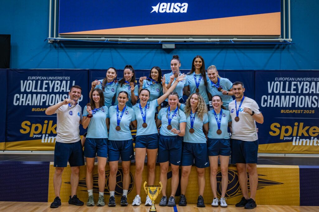 FOTO Echipa UOC, pe podiumul european! Medalie de bronz la Campionatul Universitar de Volei Feminin 2025 3 FOTO Echipa UOC, pe podiumul european! Medalie de bronz la Campionatul Universitar de Volei Feminin 2025 UOC 3
