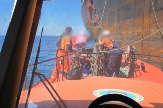 FOTO Operațiune de salvare pe mare, coordonată de ARSVOM și MRCC în rada Portului Constanța WhatsApp Image 2025 08 02 at 16.31.31 1