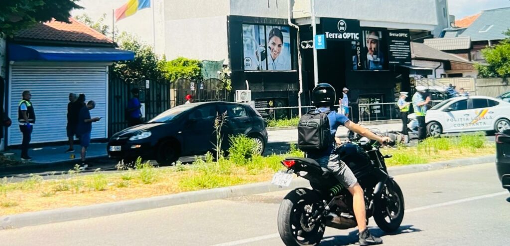 UPDATE FOTO VIDEO Motociclist accidentat pe Bulevardul Mamaia, preluat de SMURD 2 UPDATE FOTO VIDEO Motociclist accidentat pe Bulevardul Mamaia, preluat de SMURD WhatsApp Image 2025 08 04 at 12.33.18