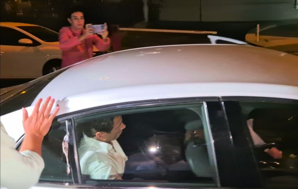FOTO VIDEO Radu Cristian, REȚINUT! A ieșit ÎNCĂTUȘAT de la DNA/ Acesta a mascat cătușele cu sacoul/ Va fi propus pentru arest la TRIBUNALUL Constanța joi WhatsApp Image 2025 08 21 at 00.48.47 1