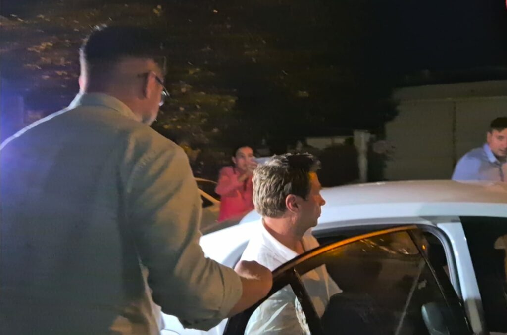 FOTO VIDEO Radu Cristian, REȚINUT! A ieșit ÎNCĂTUȘAT de la DNA/ Acesta a mascat cătușele cu sacoul/ Va fi propus pentru arest la TRIBUNALUL Constanța joi WhatsApp Image 2025 08 21 at 00.48.47
