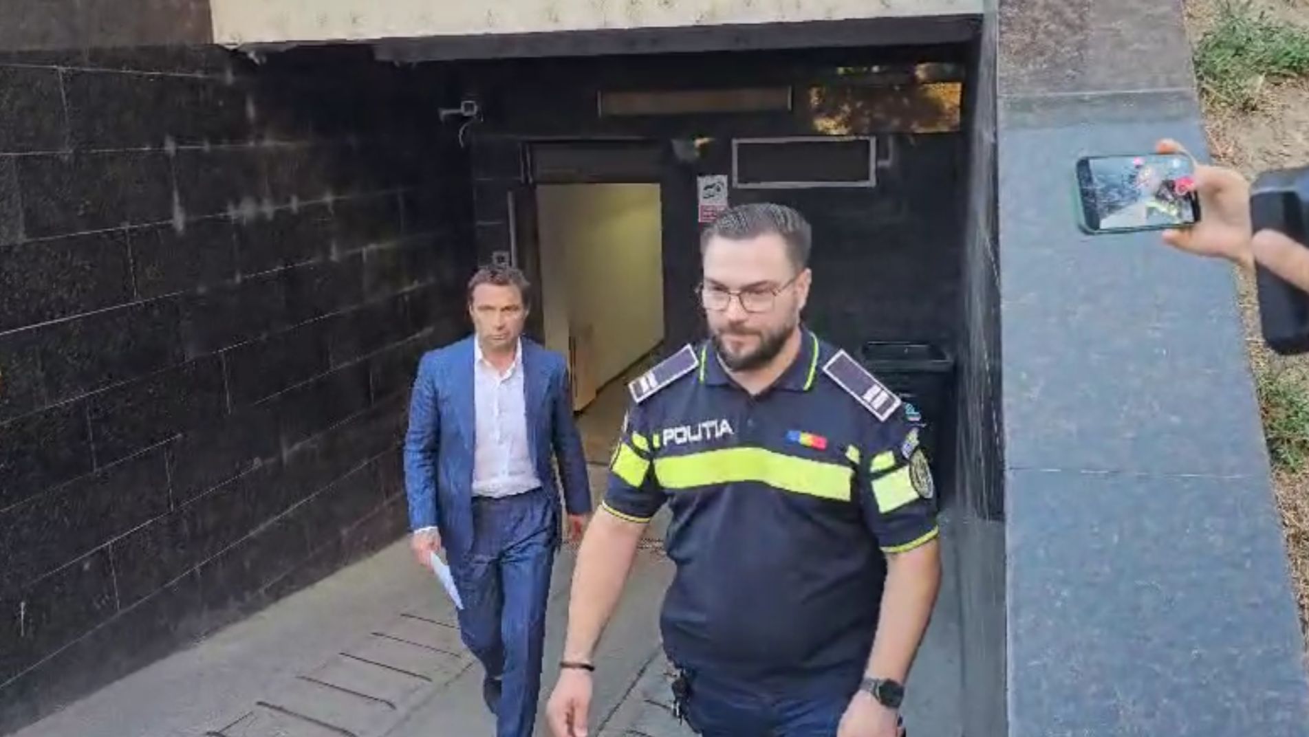 VIDEO SURSE/ Procurorii DNA au decis să conteste decizia Tribunalului Constanța: Radu Cristian a fost pus sub control judiciar, deși e acuzat de luare de mită și spălare de bani WhatsApp Image 2025 08 21 at 22.54.55