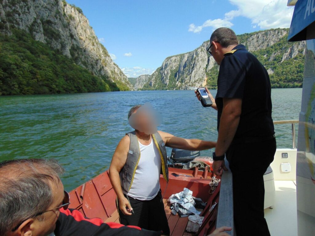 Galerie FOTO ANR: Amenzi și avertismente pentru nereguli constatate la ambarcațiunile de agrement și pescuit 3 Galerie FOTO ANR: Amenzi și avertismente pentru nereguli constatate la ambarcațiunile de agrement și pescuit WhatsApp Image 2025 08 25 at 12.18.06 af783050
