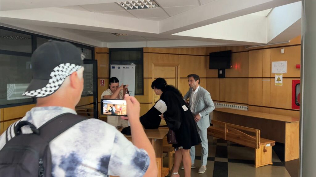 FOTO VIDEO Radu Cristian a ieșit din sala de judecată/ Primarul Mangaliei își așteaptă pronunțare/ Va afla dacă ajunge în ARESTUL preventiv 2 FOTO VIDEO Radu Cristian a ieșit din sala de judecată/ Primarul Mangaliei își așteaptă pronunțare/ Va afla dacă ajunge în ARESTUL preventiv WhatsApp Image 2025 08 27 at 13.46.10 1