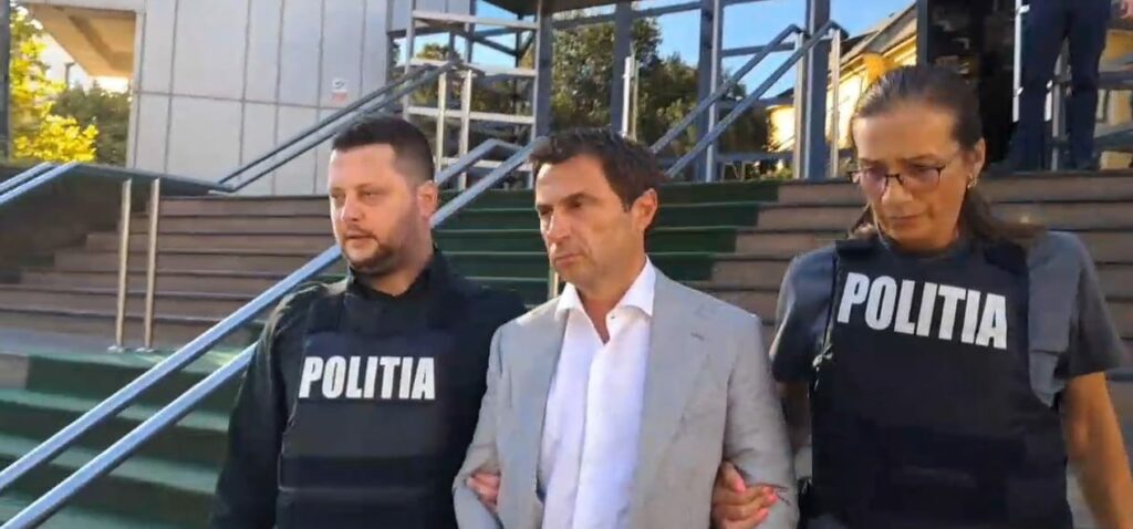 BREAKING SURSE Radu Cristian merge în AREST preventiv / Curtea de Apel a admis contestația DNA/ Acuzațiile: 645.000 de euro mită, terenuri și haine de lux FOTO VIDEO 2 BREAKING SURSE Radu Cristian merge în AREST preventiv / Curtea de Apel a admis contestația DNA/ Acuzațiile: 645.000 de euro mită, terenuri și haine de lux FOTO VIDEO WhatsApp Image 2025 08 27 at 18.11.33