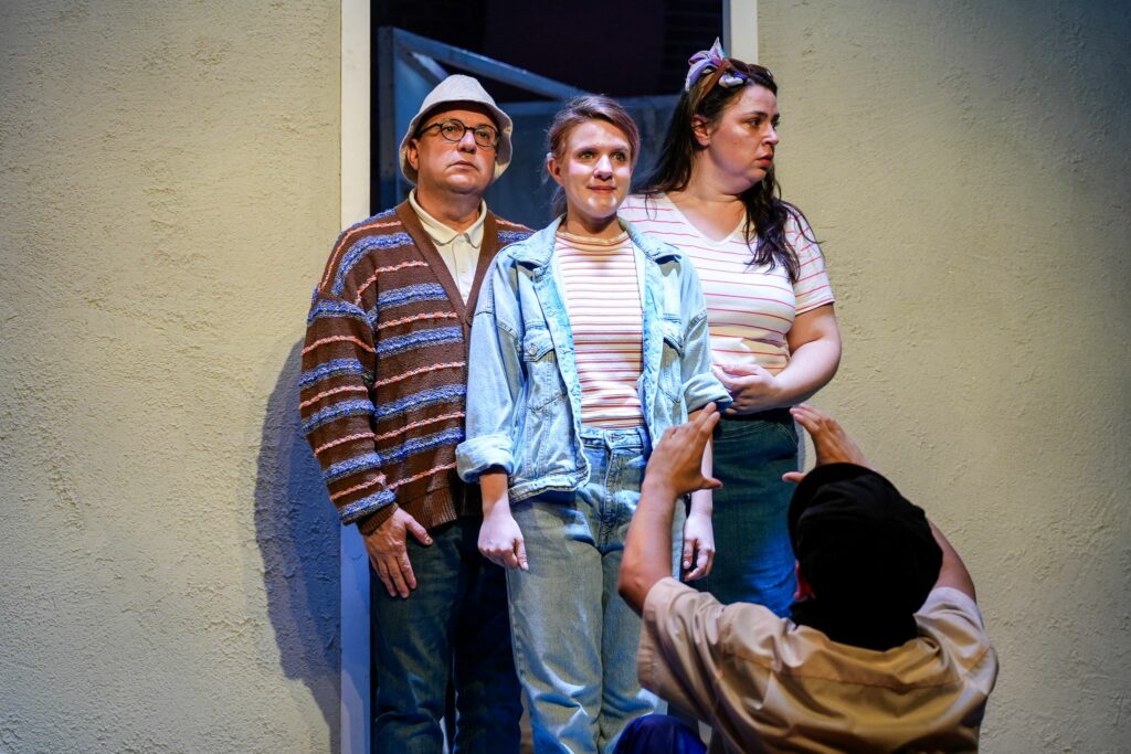 Spectacol la Casa de Cultură din Constanța:„Părinți” – comedia tandră a unei copilării în România anilor ’80–’90 c cosmin kleiner stoian jpeg 44