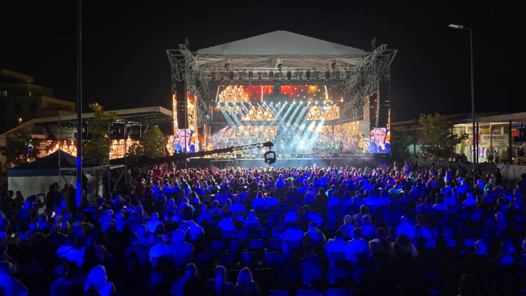 Galerie FOTO Festivalul Național de Muzică Ușoară Mamaia a debutat cu prima seară de spectacole 4 Galerie FOTO Festivalul Național de Muzică Ușoară Mamaia a debutat cu prima seară de spectacole seara 1 foto 8