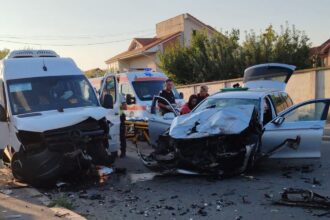 FOTO / Accident GRAV la Mangalia între un autobuz și o mașină/ 13 persoane au ajuns la SPITAL/ A fost activat Planul Roșu UPDATE 265691eb a889 41a7 b762 ec845ccb2013