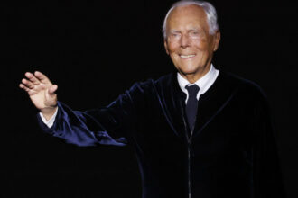 A murit regele modei, Giorgio Armani, la vârsta de 91 de ani MCZoPTQ0MCZoYXNoPWQ0OTQ5NTQ1OGJmODg2YjVjOWQ2MjZjMmM3YzU3ZTUw.thumb