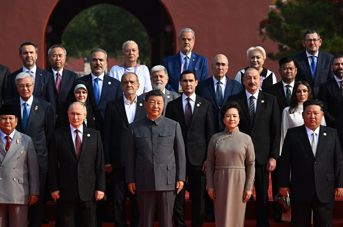 Soții Năstase și Dăncilă, fotografiați la Beijing cu Putin, Xi și Kim, la cea mai mare paradă militară a Chinei/ Ce spune Sorin Grindeanu despre apariția lângă dictatorii lumii Screenshot 2025 09 03 130858