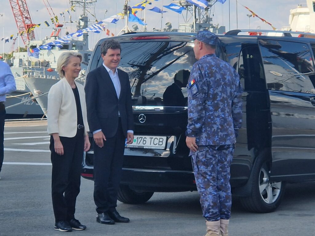 FOTO VIDEO Ursula von der Leyen, în Portul Militar Constanța, alături de președintele Nicușor Dan/ Șefa Comisiei Europene a urcat la bordul fregatei „Regele Ferdinand” 2 FOTO VIDEO Ursula von der Leyen, în Portul Militar Constanța, alături de președintele Nicușor Dan/ Șefa Comisiei Europene a urcat la bordul fregatei „Regele Ferdinand” WhatsApp Image 2025 09 01 at 16.29.21