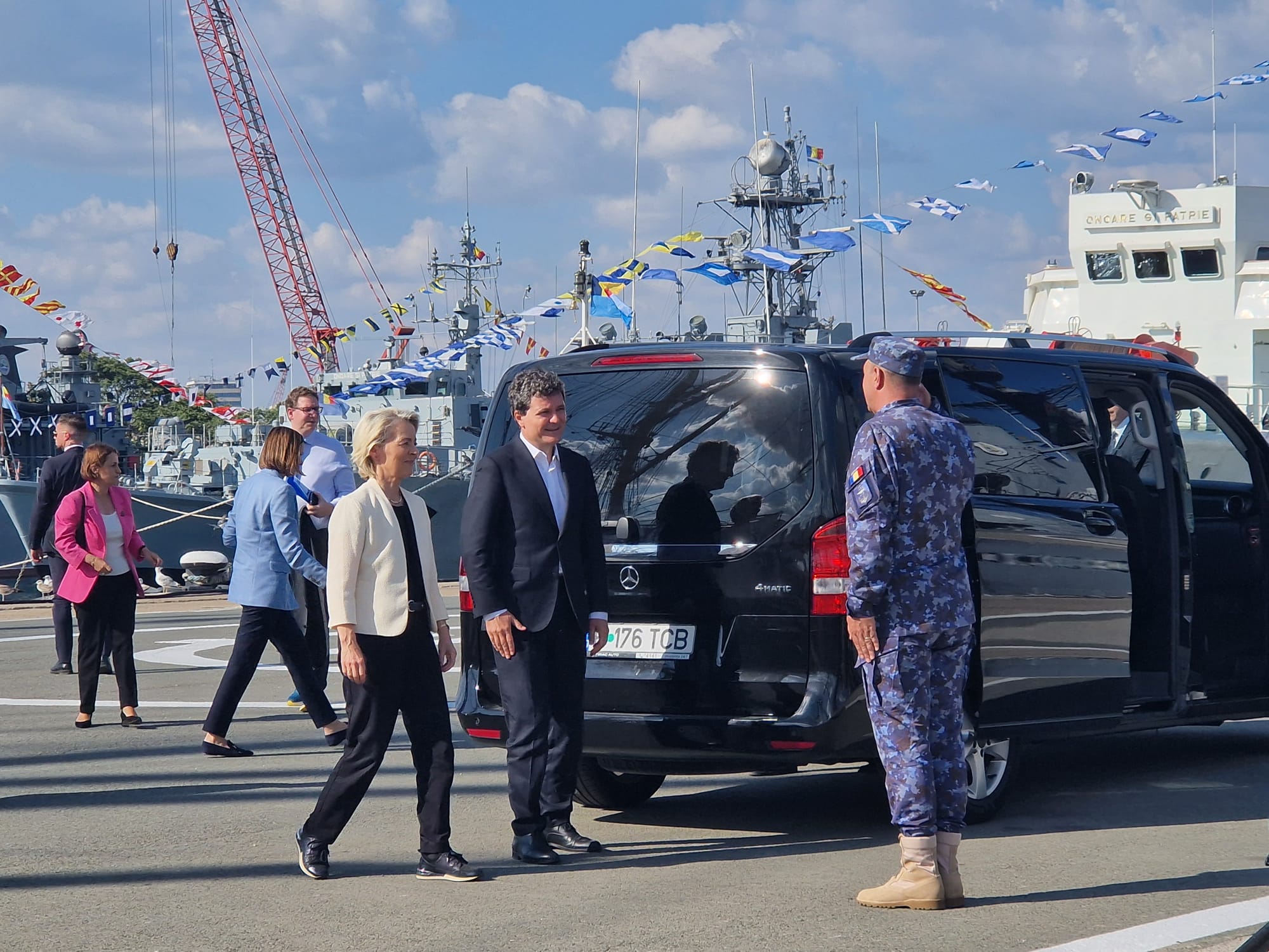 FOTO VIDEO Ursula von der Leyen, în Portul Militar Constanța, alături de președintele Nicușor Dan/ Șefa Comisiei Europene a urcat la bordul fregatei „Regele Ferdinand” WhatsApp Image 2025 09 01 at 16.29.21 2 1