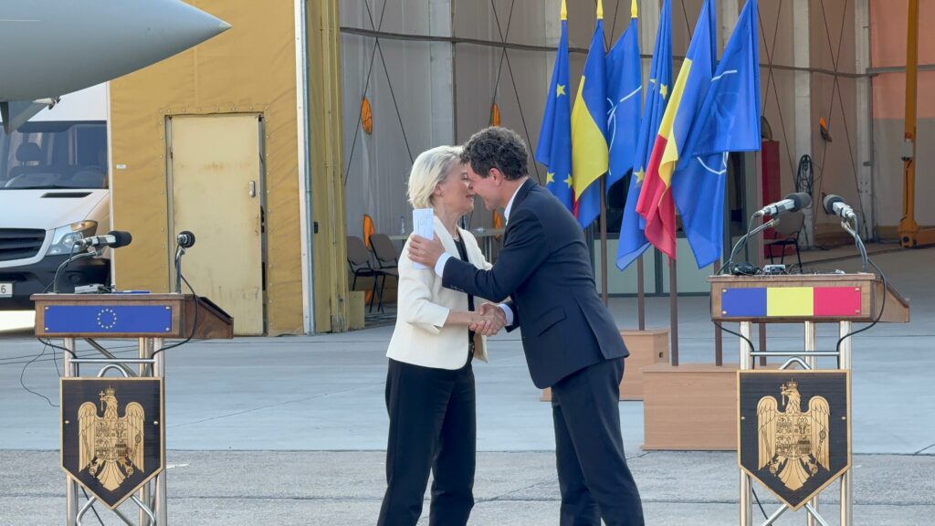 FOTO VIDEO Ursula von der Leyen, la Constanța: Conferință de presă cu președintele Nicușor Dan, la Baza 57 Mihail Kogălniceanu/ Șefa Comisiei Europene: Ţara dumneavoastră este un atu esenţial pentru securitatea Europei 28 FOTO VIDEO Ursula von der Leyen, la Constanța: Conferință de presă cu președintele Nicușor Dan, la Baza 57 Mihail Kogălniceanu/ Șefa Comisiei Europene: Ţara dumneavoastră este un atu esenţial pentru securitatea Europei WhatsApp Image 2025 09 01 at 18.33.13 1