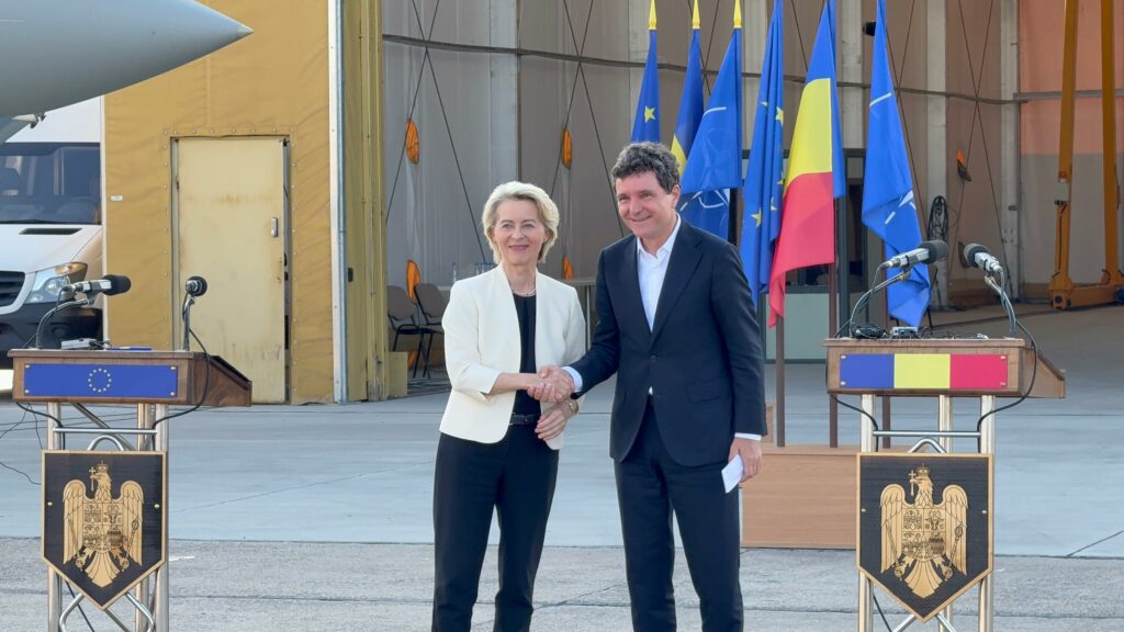 FOTO VIDEO Ursula von der Leyen, la Constanța: Conferință de presă cu președintele Nicușor Dan, la Baza 57 Mihail Kogălniceanu/ Șefa Comisiei Europene: Ţara dumneavoastră este un atu esenţial pentru securitatea Europei 26 FOTO VIDEO Ursula von der Leyen, la Constanța: Conferință de presă cu președintele Nicușor Dan, la Baza 57 Mihail Kogălniceanu/ Șefa Comisiei Europene: Ţara dumneavoastră este un atu esenţial pentru securitatea Europei WhatsApp Image 2025 09 01 at 18.33.13 3