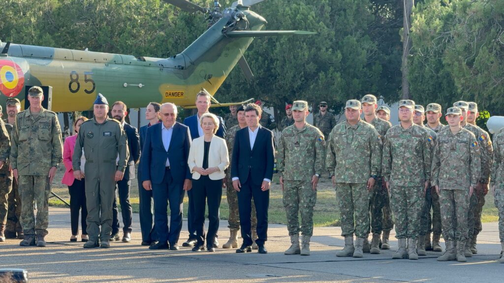 FOTO VIDEO Ursula von der Leyen, la Constanța: Conferință de presă cu președintele Nicușor Dan, la Baza 57 Mihail Kogălniceanu/ Șefa Comisiei Europene: Ţara dumneavoastră este un atu esenţial pentru securitatea Europei 33 FOTO VIDEO Ursula von der Leyen, la Constanța: Conferință de presă cu președintele Nicușor Dan, la Baza 57 Mihail Kogălniceanu/ Șefa Comisiei Europene: Ţara dumneavoastră este un atu esenţial pentru securitatea Europei WhatsApp Image 2025 09 01 at 19.03.15 2