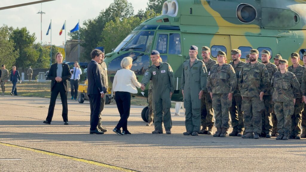 FOTO VIDEO Ursula von der Leyen, la Constanța: Conferință de presă cu președintele Nicușor Dan, la Baza 57 Mihail Kogălniceanu/ Șefa Comisiei Europene: Ţara dumneavoastră este un atu esenţial pentru securitatea Europei 37 FOTO VIDEO Ursula von der Leyen, la Constanța: Conferință de presă cu președintele Nicușor Dan, la Baza 57 Mihail Kogălniceanu/ Șefa Comisiei Europene: Ţara dumneavoastră este un atu esenţial pentru securitatea Europei WhatsApp Image 2025 09 01 at 19.03.16 3
