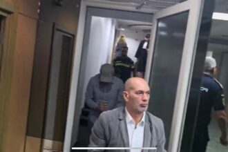 BREAKING VIDEO Executorul Vasile Deacu, ELIBERAT din arestul preventiv de ÎCCJ / Dosarul ”Fabrica de Moșteniri” DIICOT, o rețea condusă de un consilier local AUR cu 7 clase care a lăsat zeci de oameni fără case WhatsApp Image 2025 09 11 at 13.48.41